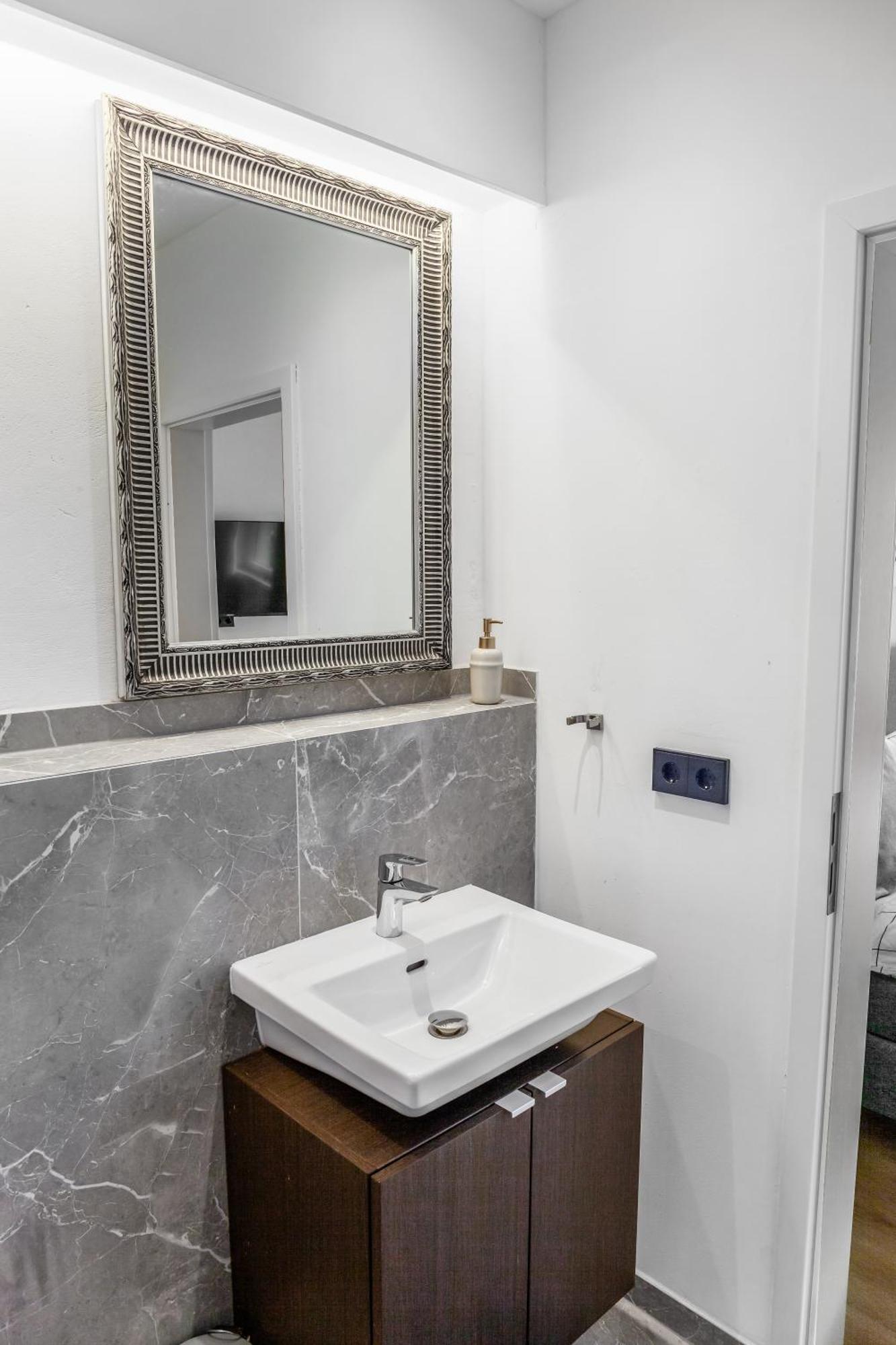Modern Stay I Cosy & Central Apartments โคเบลนซ์ ภายนอก รูปภาพ